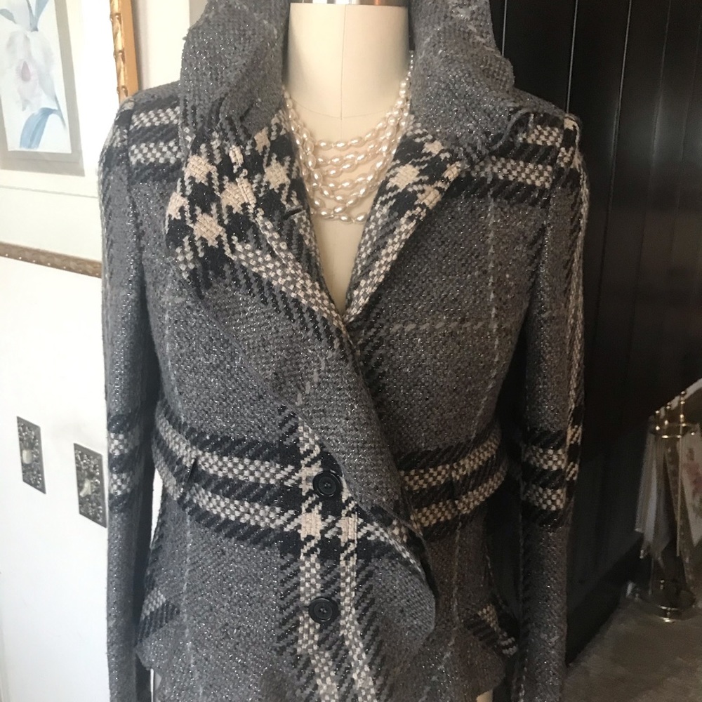 Beautiful Burberry grey plaid wool jacket
